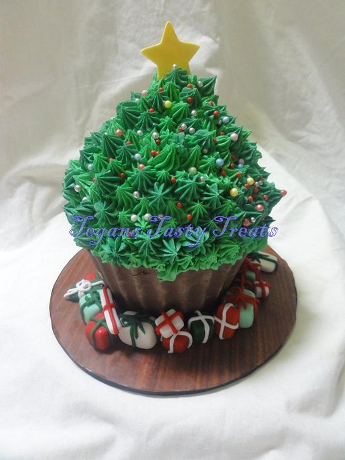 Christmas tree cake