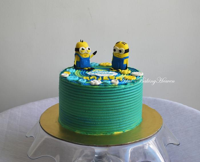 pattened minion cake with mix of colors..