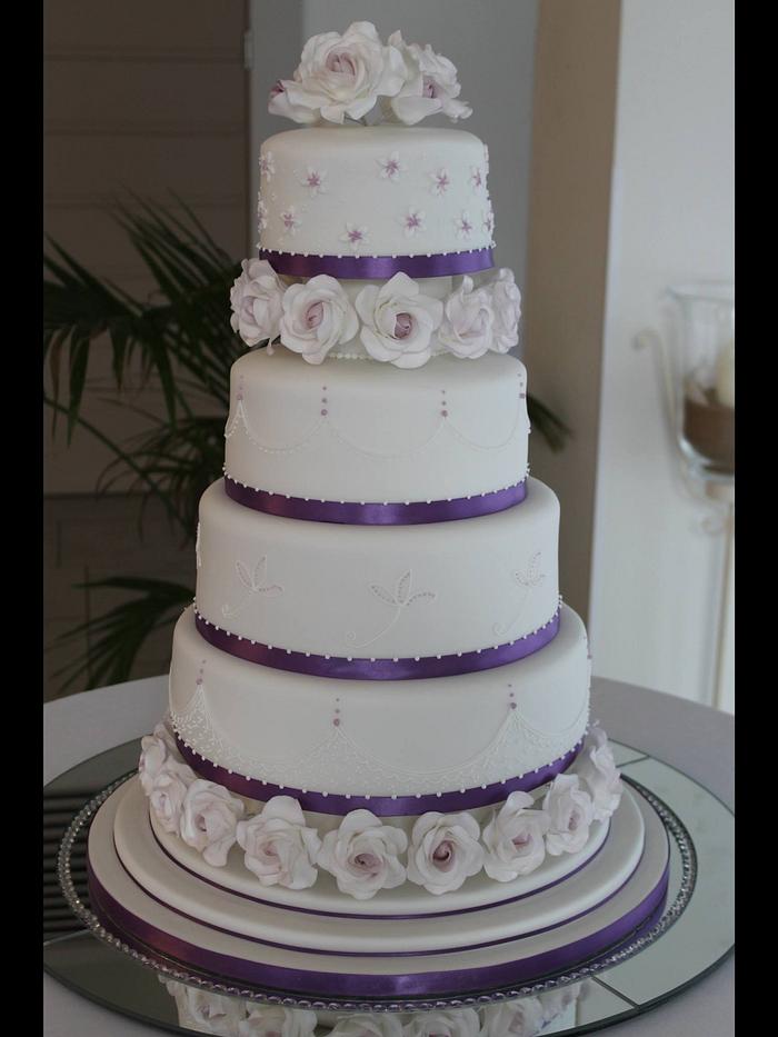 White and lavender rose wedding cake