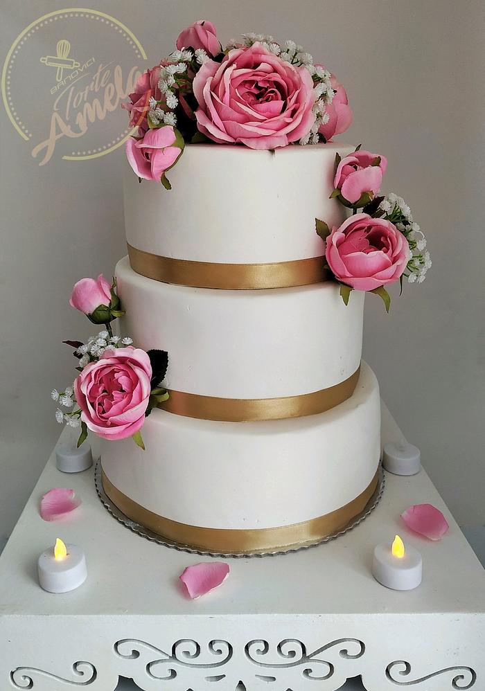 Pink roses wedding cake