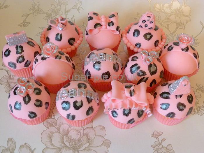 glitzy leopard print cupcakes