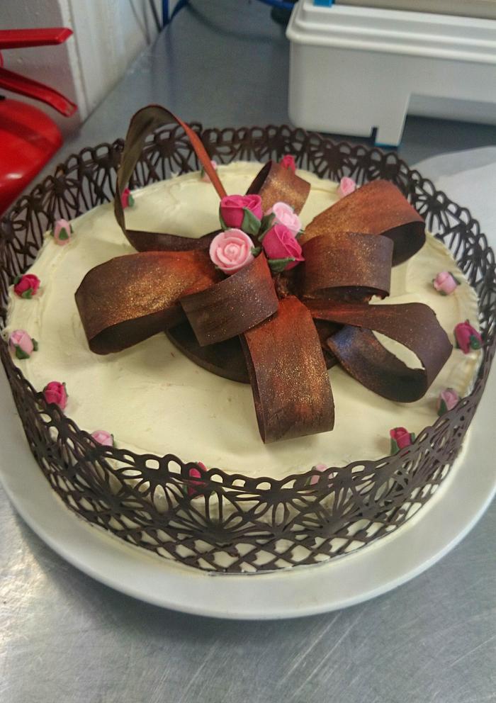 Chocolate lace cake
