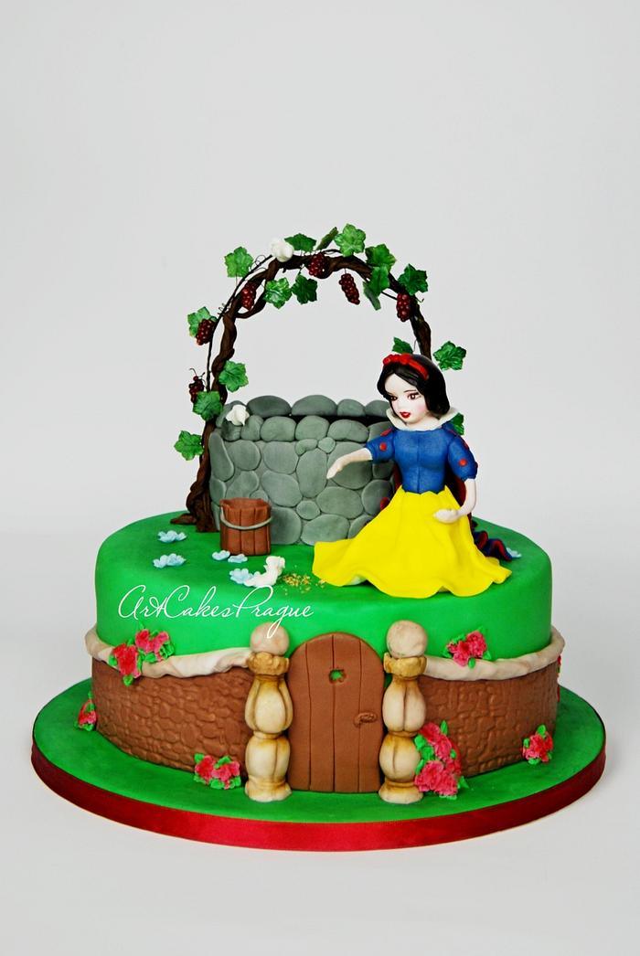 Snow White birthday cake