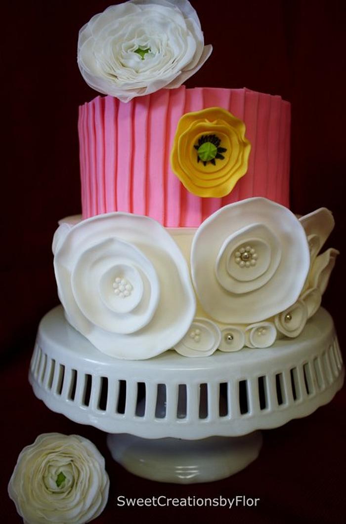 White/Pink Cake with Ranunculus
