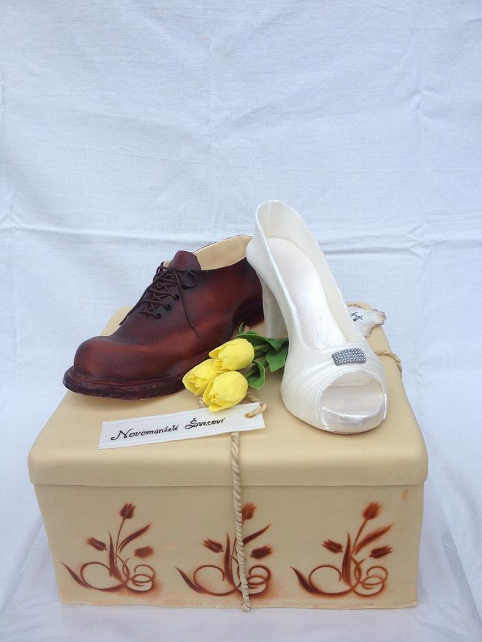 Unusual wedding cake with shoes
