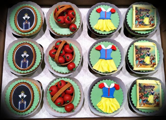 Snow White cupcakes