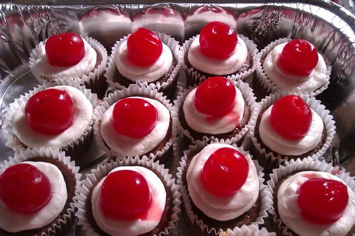Cherry Coke Mini Cupcakes