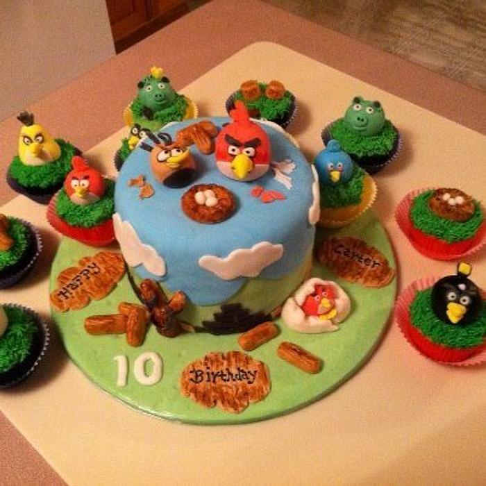 Angry Bird's Cake and Cupcakes