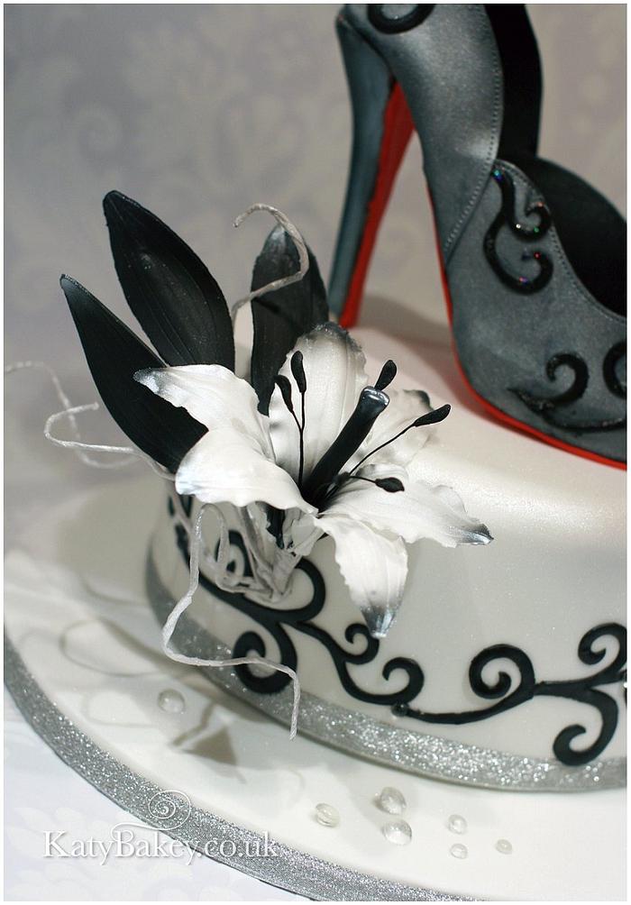 Silver shoe cake 
