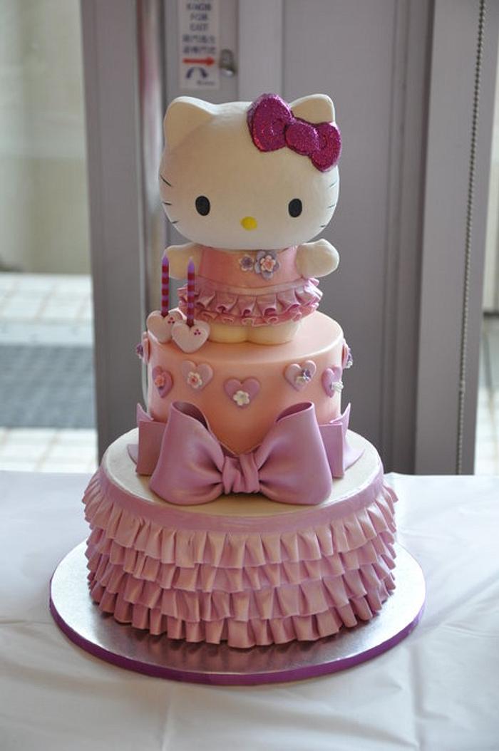 Hello Kitty Duo Cake