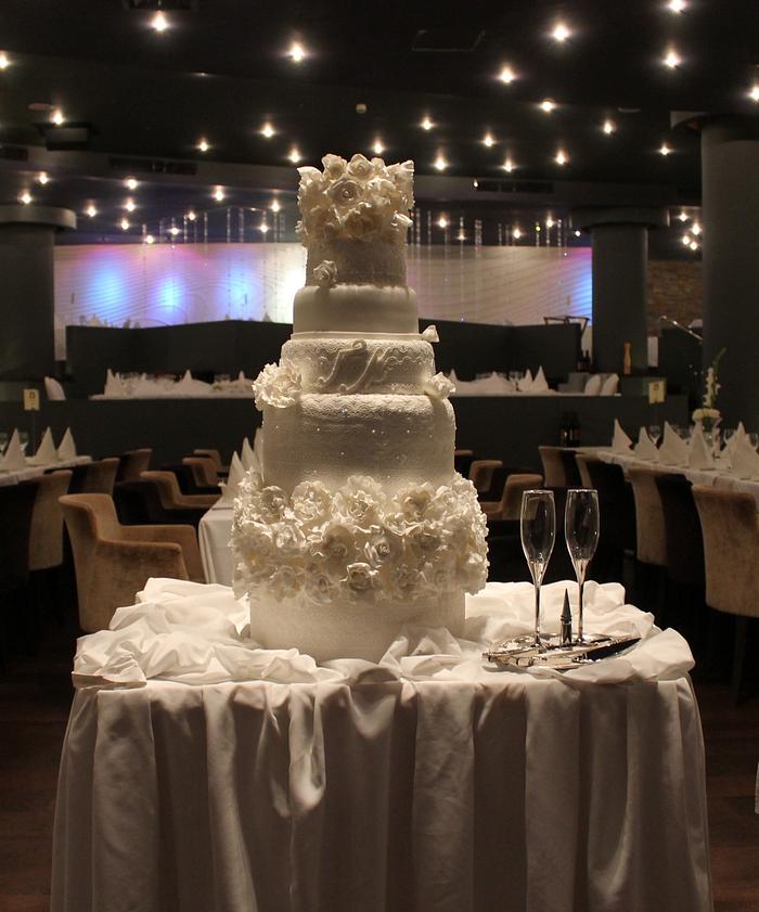 Elegant, romantic wedding cake...