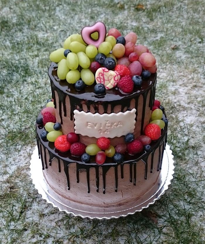 Chocolate cake with fresh fruits