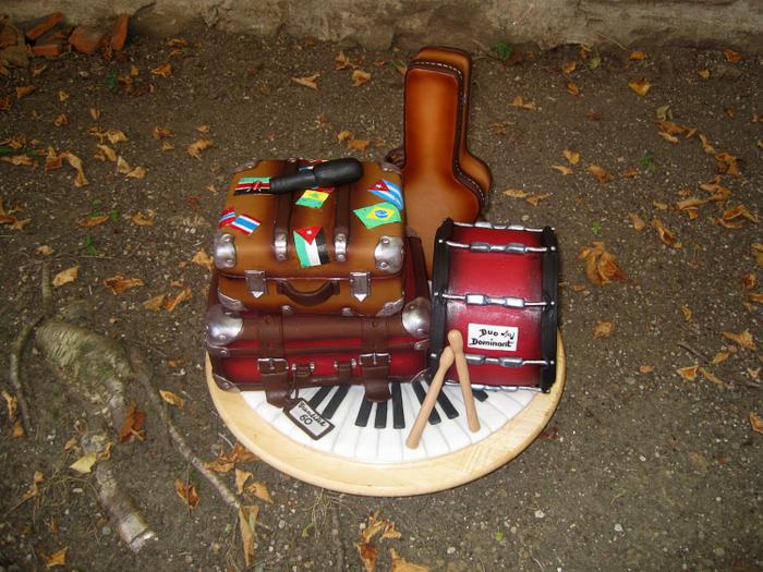 Travelling and musical 3D cake.