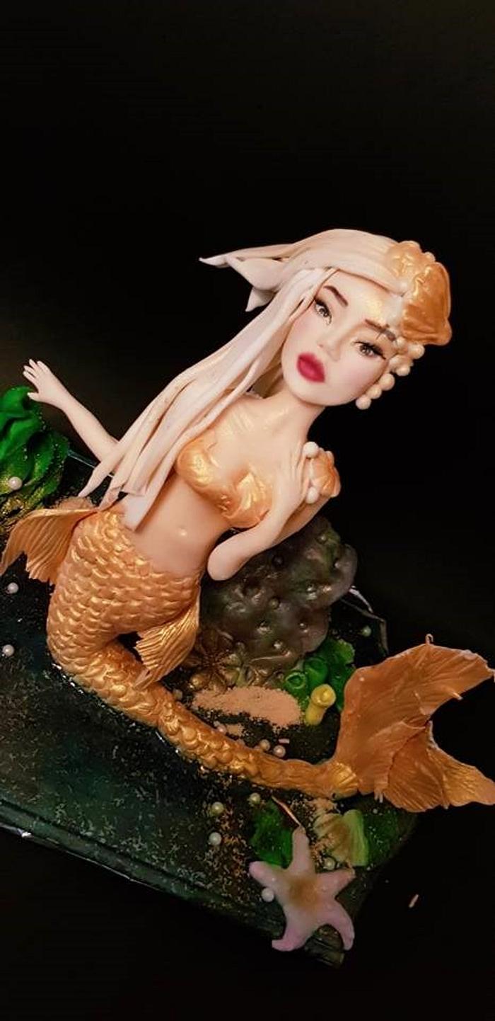 Mermaid in gold...