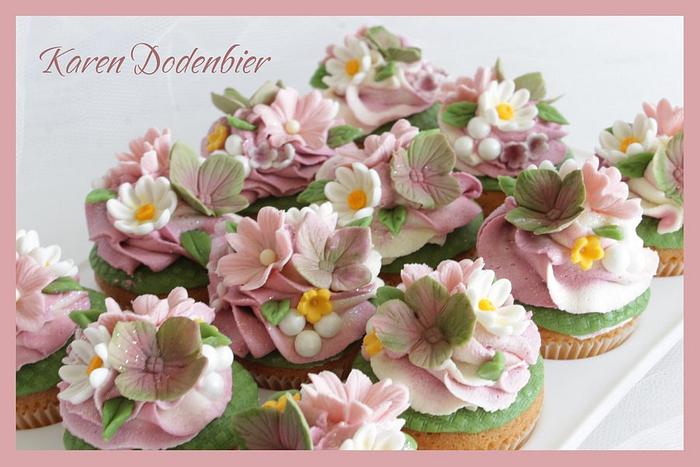 Mini flower cupcakes