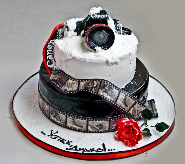 Premium Photo | A camera on a cake with flowers on it