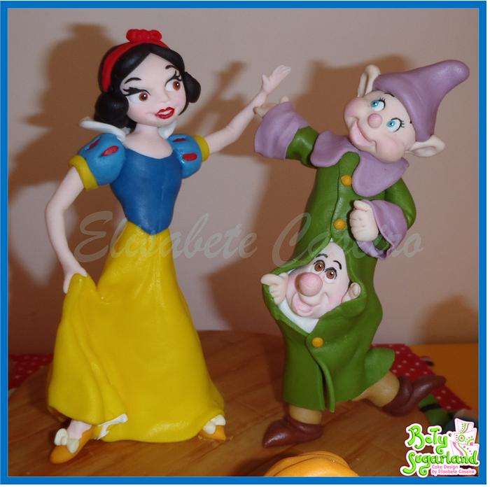 Snow White dancing with the Dwarfs