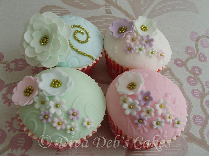 Vintage Flower Cupcakes