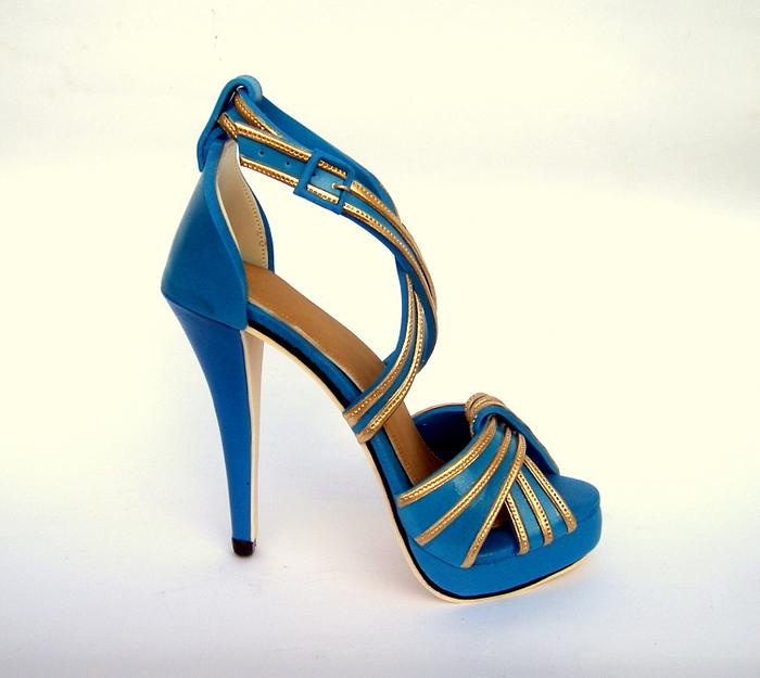Blue and gold sugar stiletto - Decorated Cake by Karen - CakesDecor