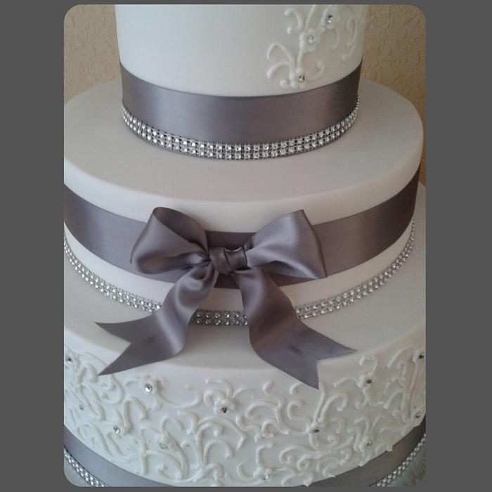 SIlver & White wedding cake