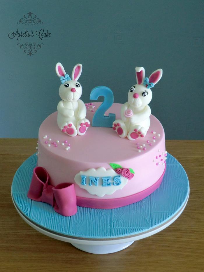 White bunnys cake.