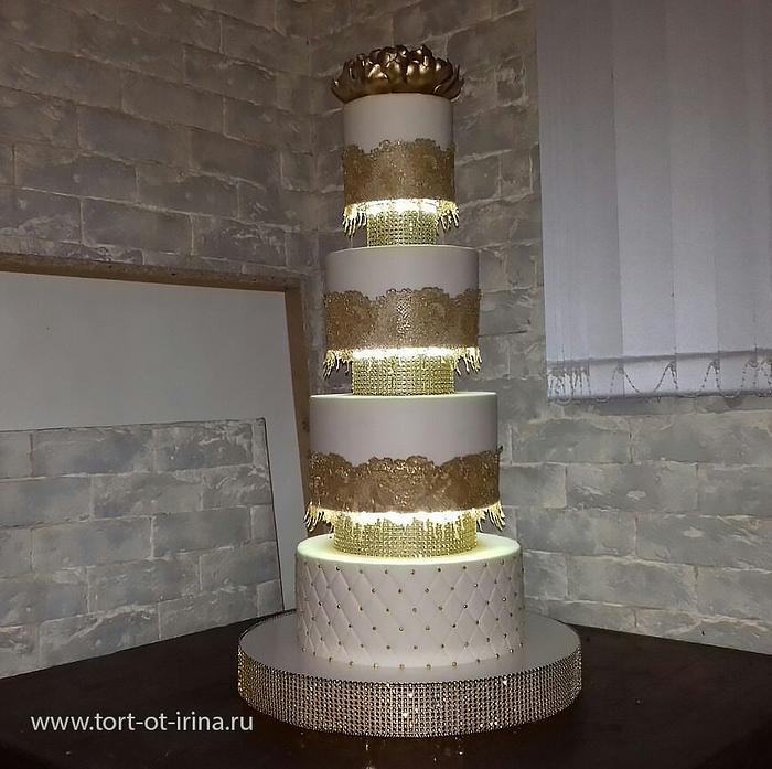 Cake with gold peony