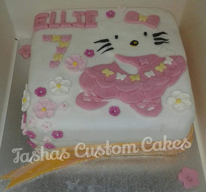 Cute Hello Kitty cake