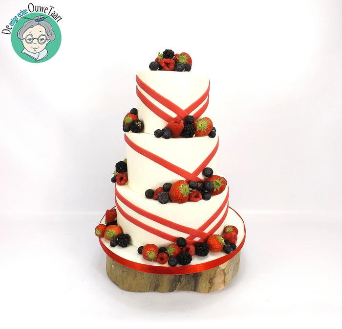 Wedding cake with fresh fruit