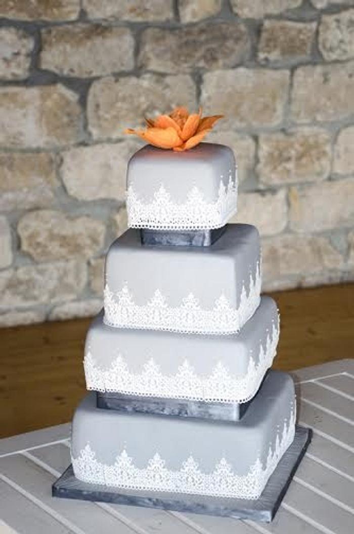 wedding cake in gray