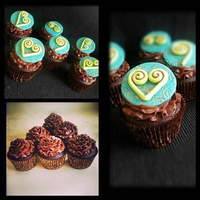 Koru design cupcakes.