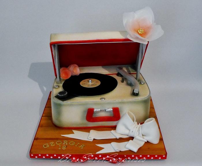 Vintage record player birthday cake