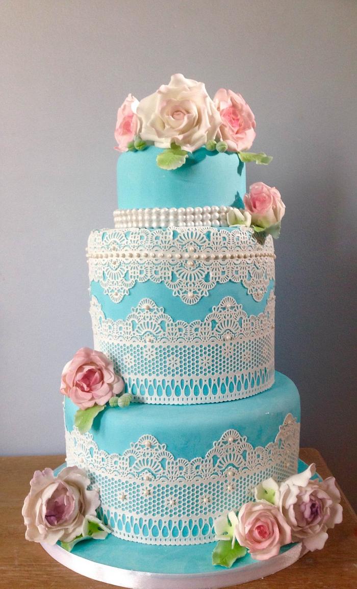 VINTAGE LACE WEDDING CAKE