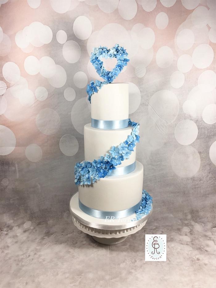 Weddingcake blue flowers heart