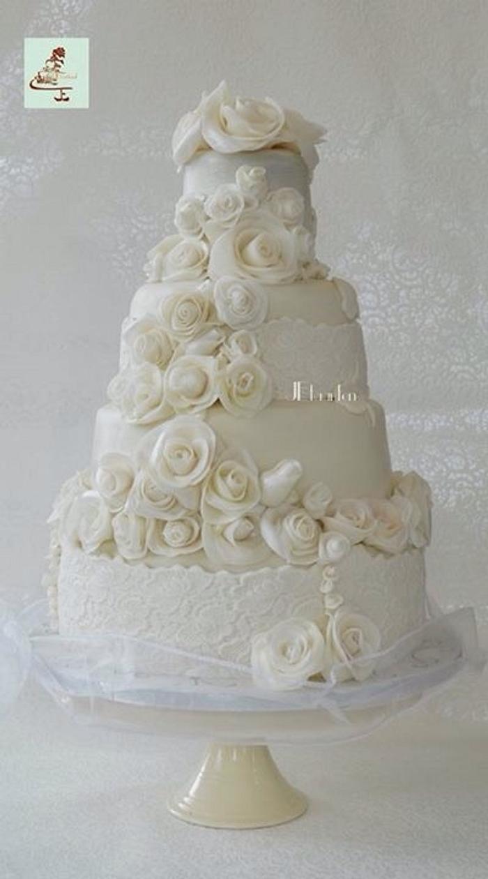 White wedding cake lots of roses