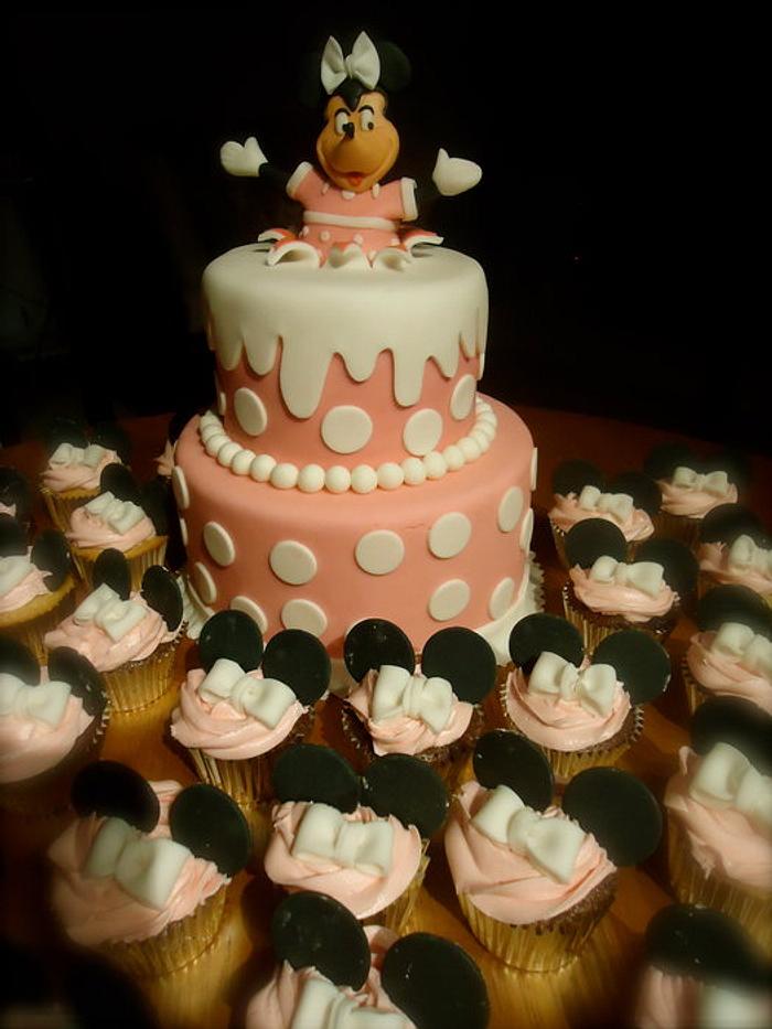  Minnie Mouse cake and cupcakes