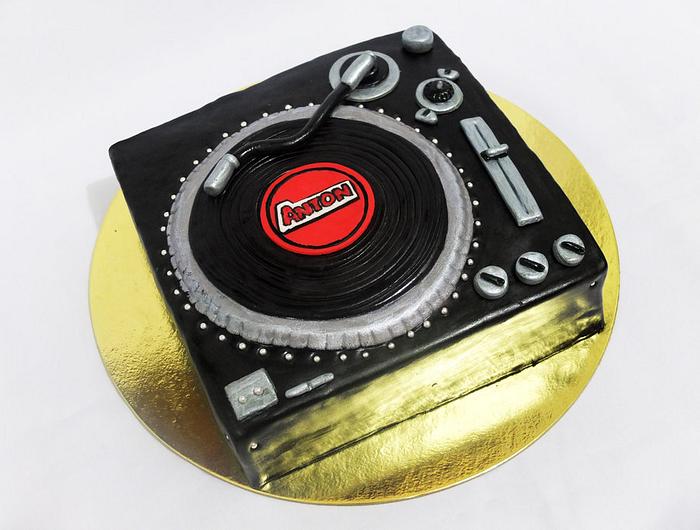DJ Turntable Cake