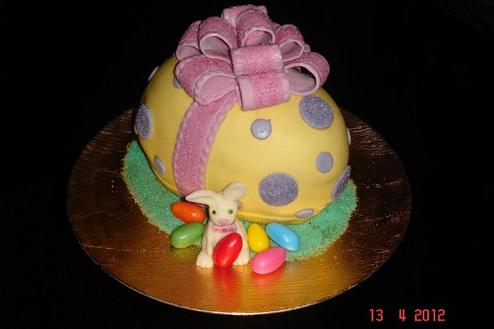 3D Easter egg cake