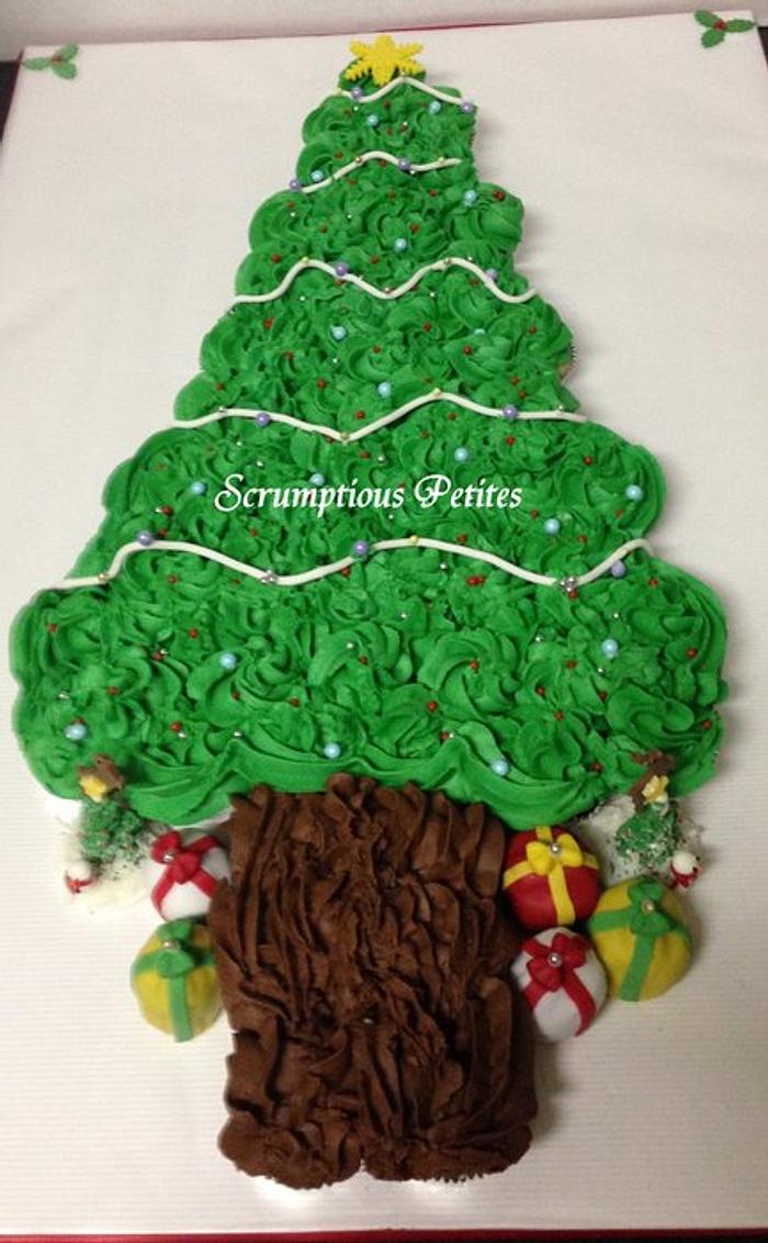 Christmas Tree Pull-Apart Cupcake Cake