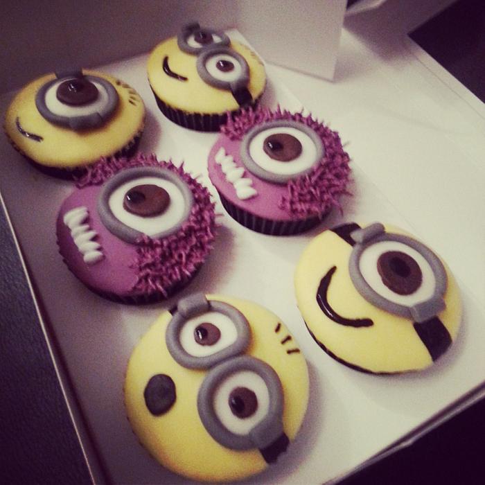 Minion cupcakes