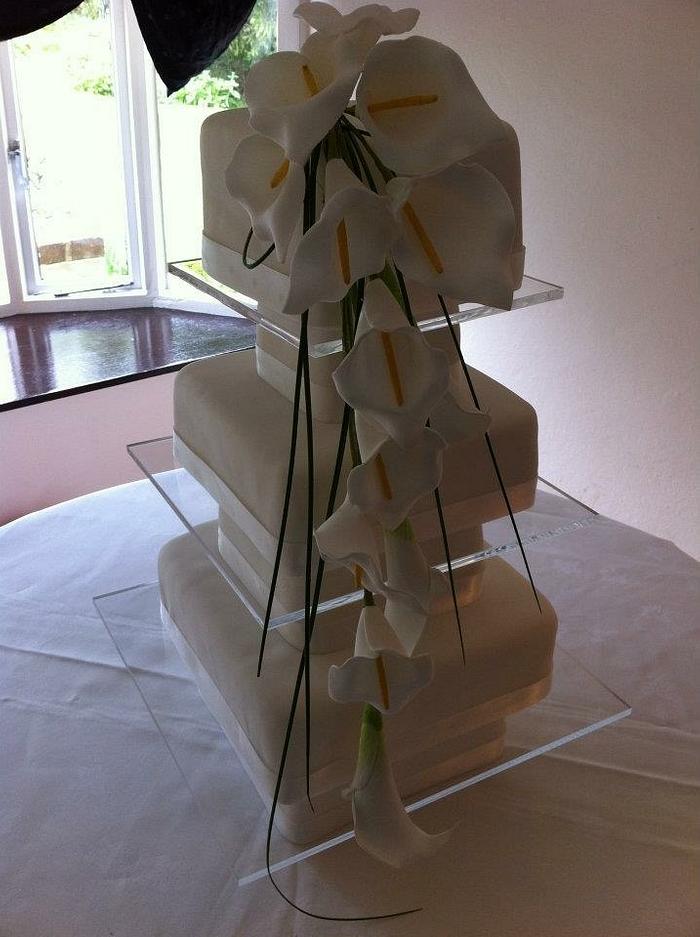 White lily cake 