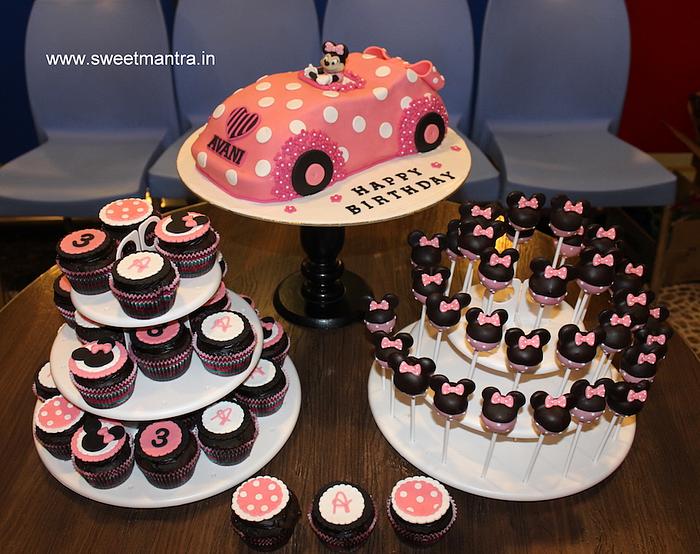 Minnie Mouse dessert table