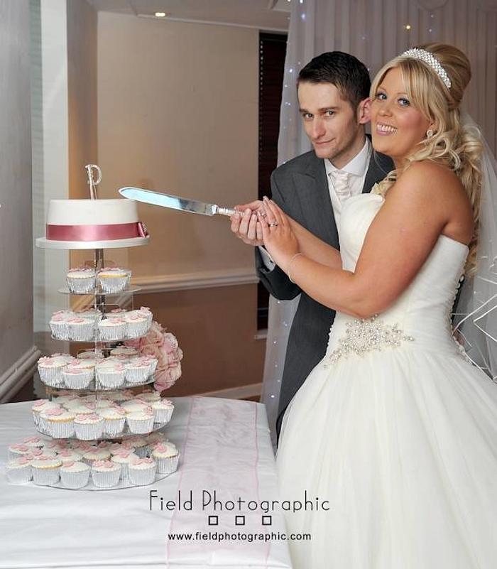 Shabby Chic Wedding Cake/Cupcakes