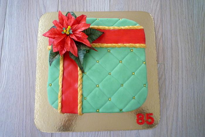 Cake with sugar poinsettia 