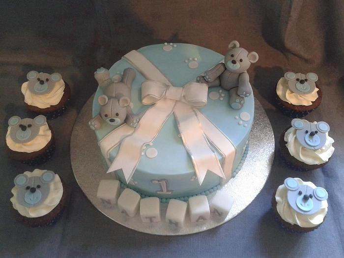 Bear cake and cupcakes