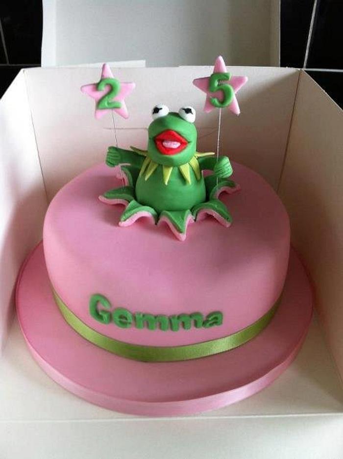 Kermit cake and matching cupcakes