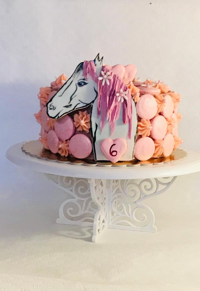 Horse cake with macarons