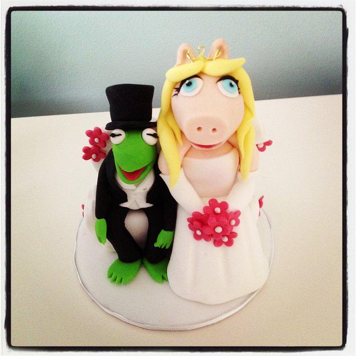 Miss Piggy and Kermit wedding cake topper