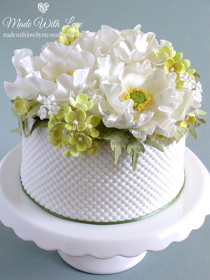 White Poppy and Hydrangea Cake