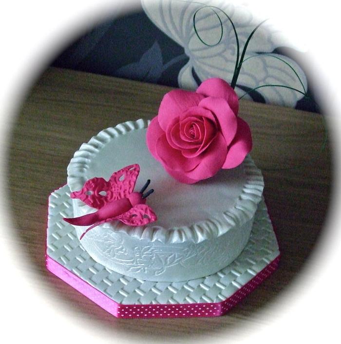 Rose and butterfly cake 