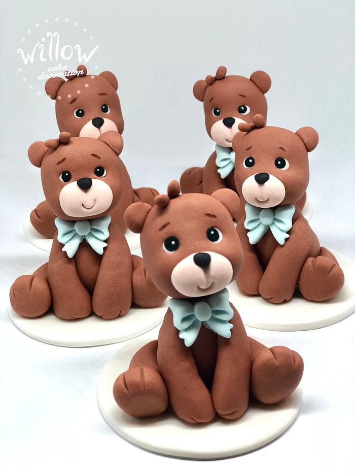 Baby bears, fondant cupcake decorations